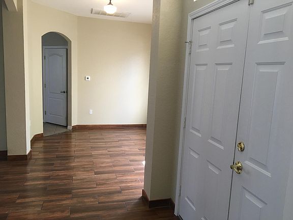 3rd image of 6012 Live Oak Dr