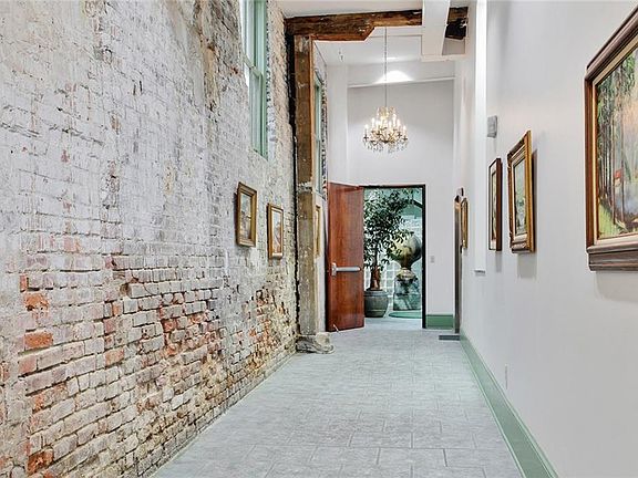 3rd image of 747 Magazine St #2