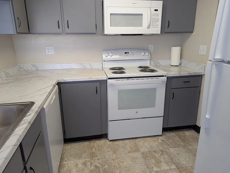939 Jamieson Ct #4 — Photo 3