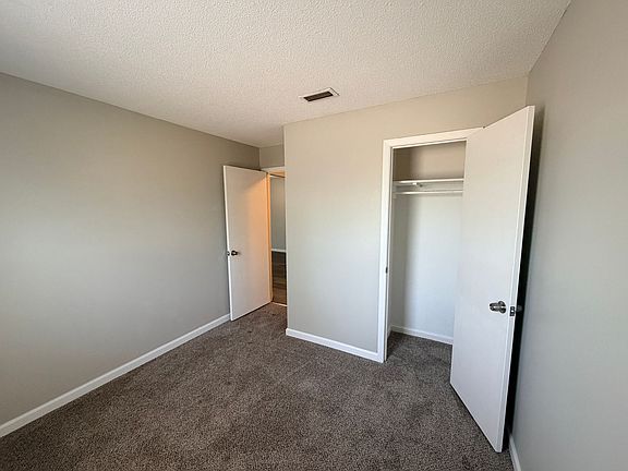 4th image of 4114 Oak Dr #7