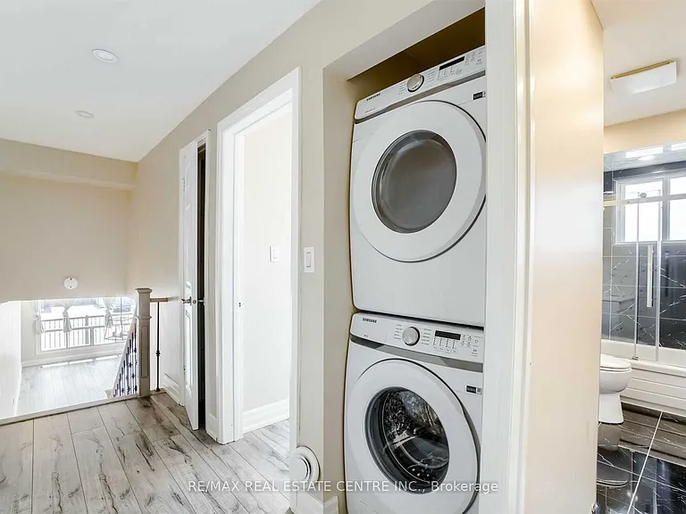 3385 Ellengale Dr #UPPER — Photo 14