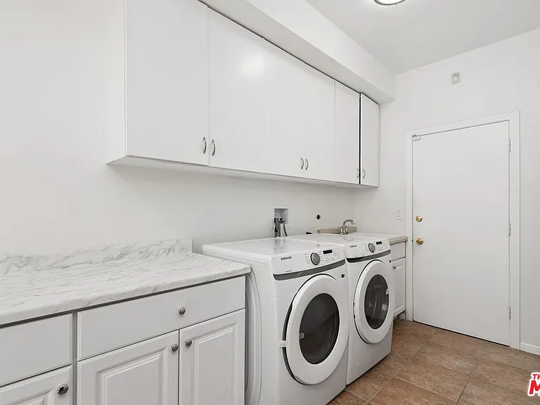517 N Elm Dr — Photo 25