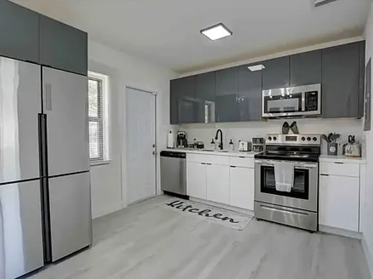 2127 SW 19th Ter — Photo 13