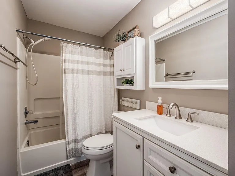4945 Singleton Dr #13C — Photo 10