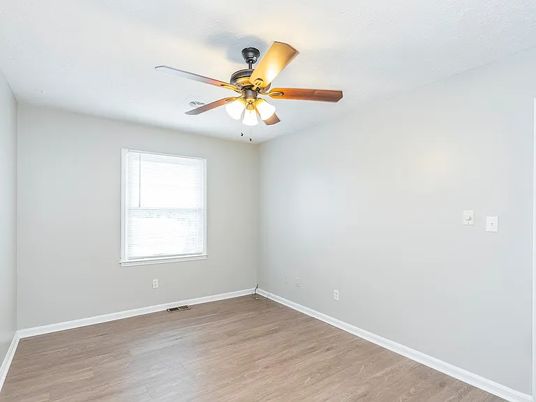 3498 Sutherland Dr — Photo 14