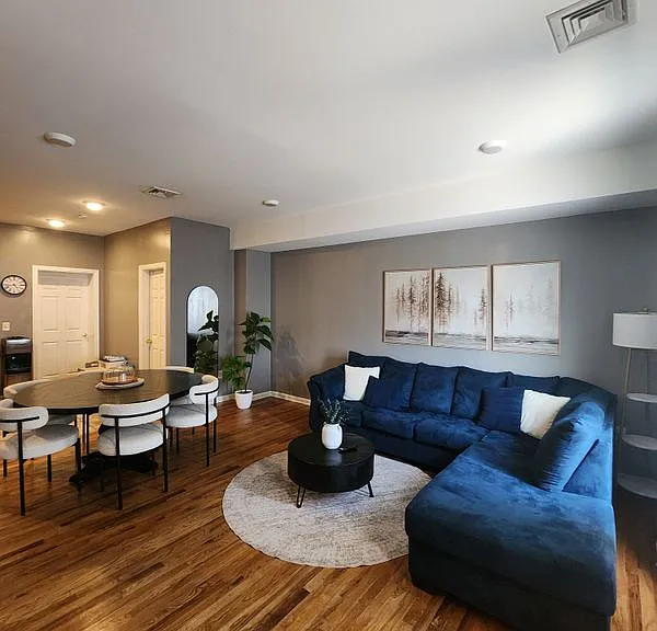 245 W Grand St #1RST — Photo 6