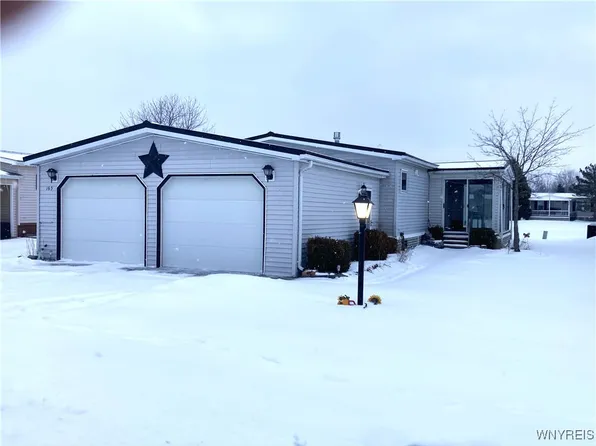 165 Golden Pond Est, Akron, NY 14001