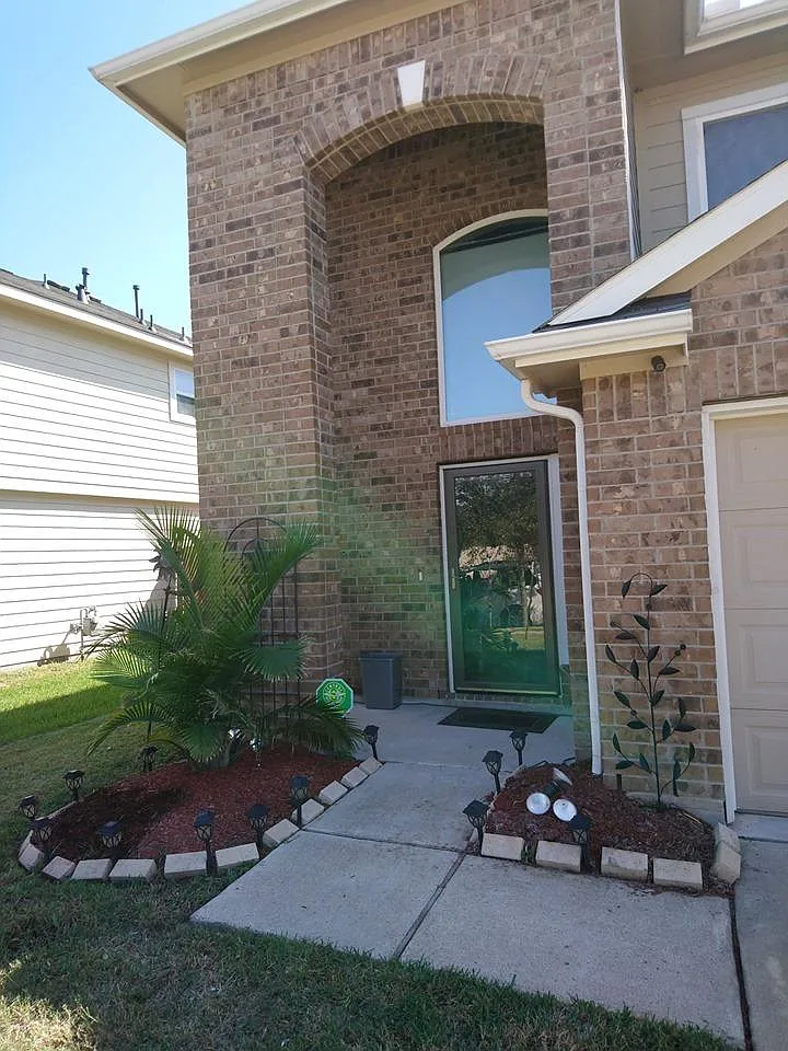 4 bed, 2210 sqft, $2,600 — Photo 4