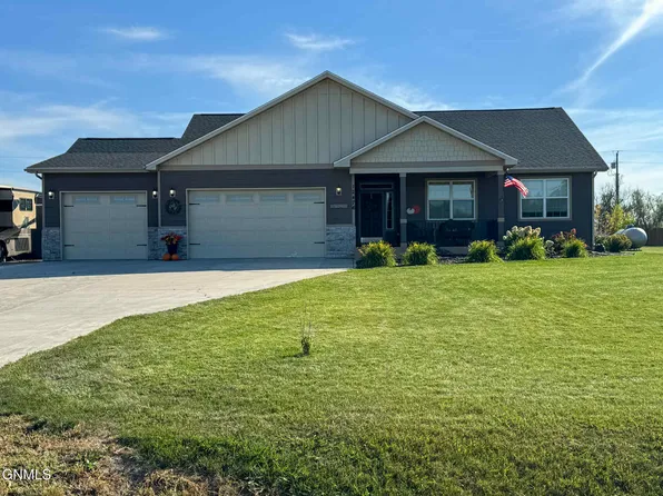 12476 Woodland Ln, Watford City, ND 58854