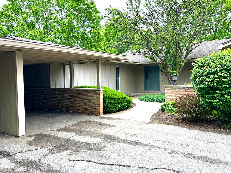 1522 Cambria Dr — Photo 2