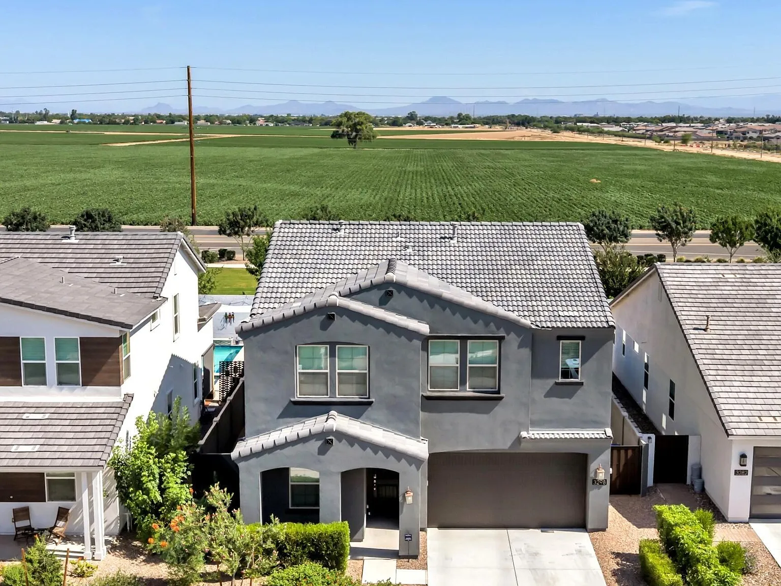 4 bed, 2.5 bath, 26 sqft, $2,700 — Photo 3