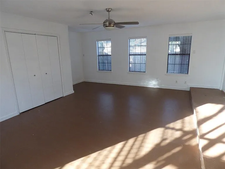 6107 La Mesa St — Photo 10