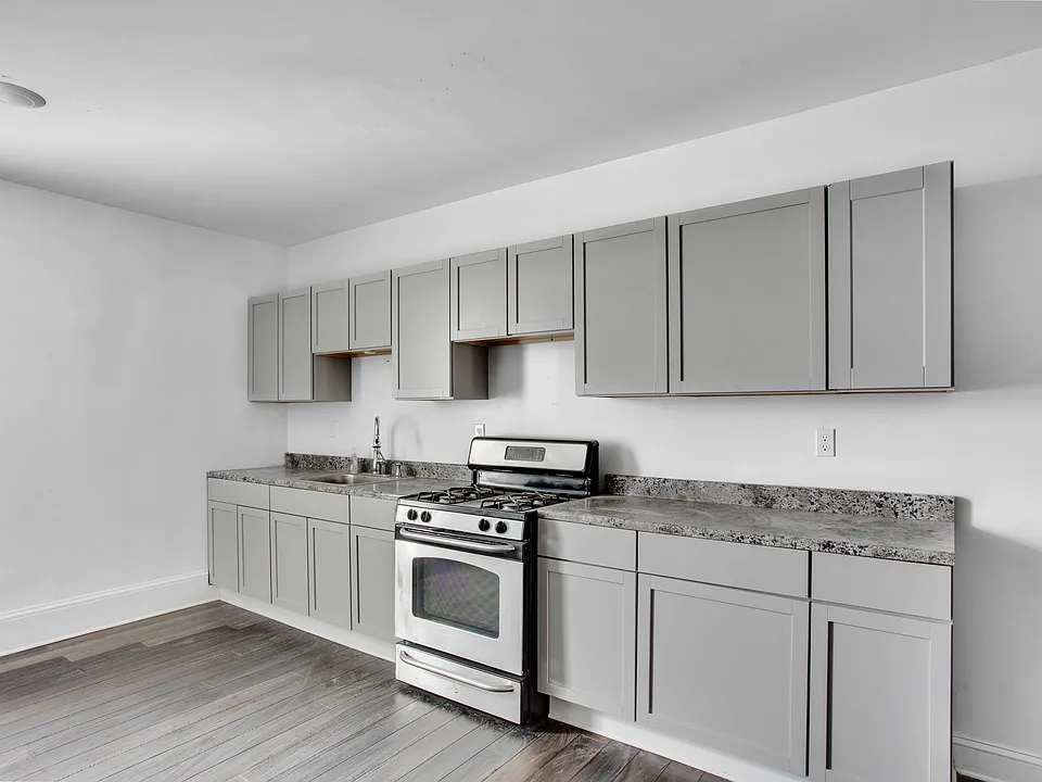2212 W Fayette St