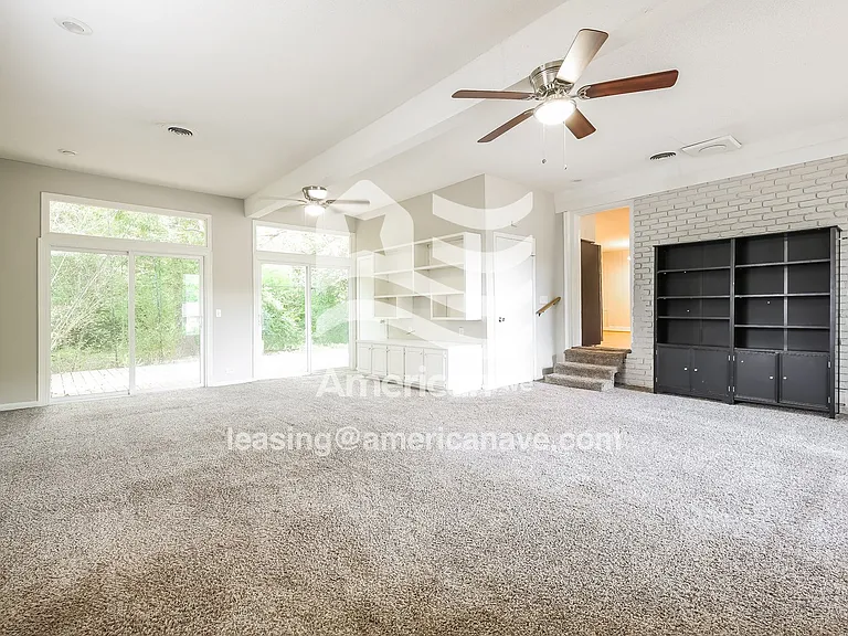 561129_003_living_room_13845116.jpg