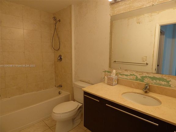 4th image of 1900 N Bayshore Dr APT 2905