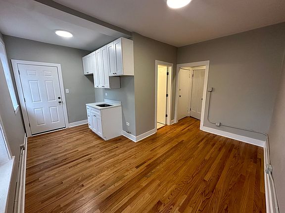 3rd image of 4900-06 N Saint Louis Ave #3W