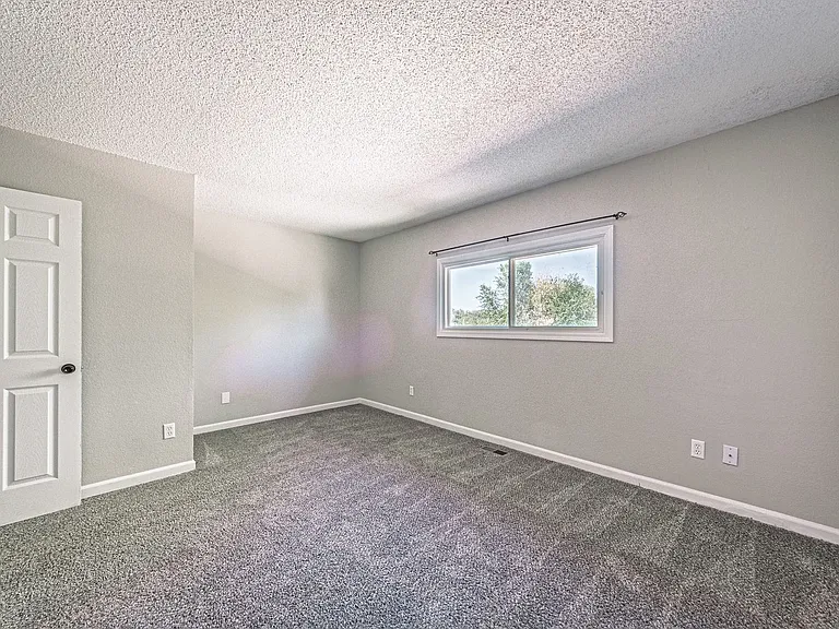 221 N Race St #D — Photo 4