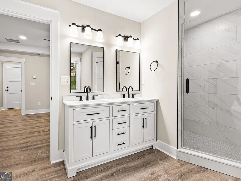 240 Clearwater Dr — Photo 13