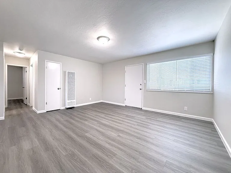 170 Stoakes Ave #9 — Photo 4