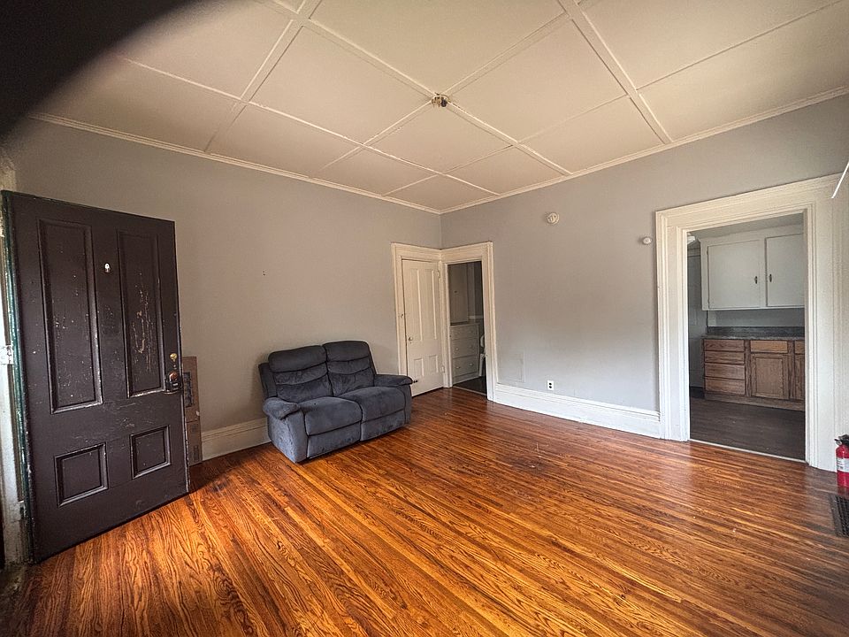 2nd image of 616 E Hurlbut Ave #2