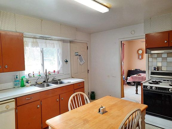 5th image of 2353 Meadowbrook Ln