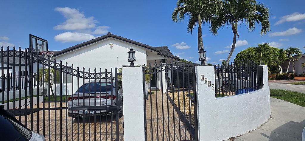 1635 SW 138th Ct - Property Image