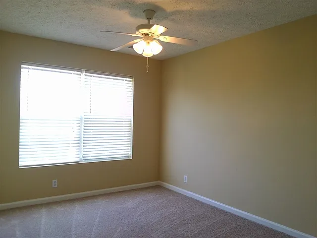 2316 Hayward Ln — Photo 5