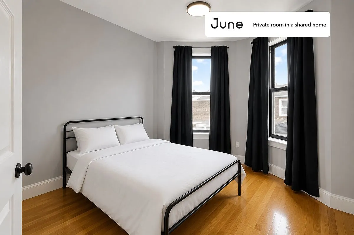 Queen bedroom in 4 bed/2 bath home in Allston #535 A — Photo 1