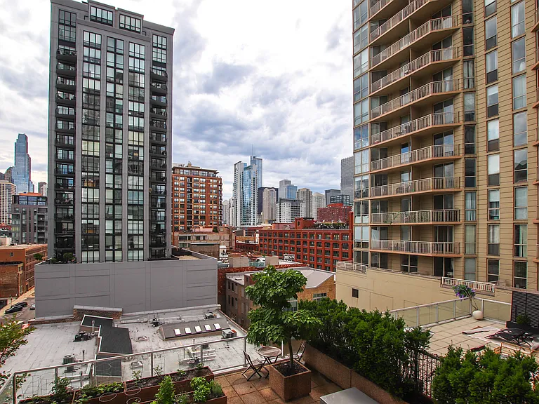 653 N Kingsbury St #806 — Photo 5