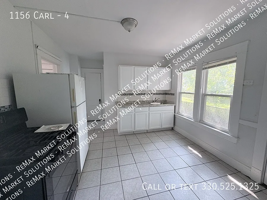 2-Bedroom, 1-Bath Apartment in Cleveland — Photo 3