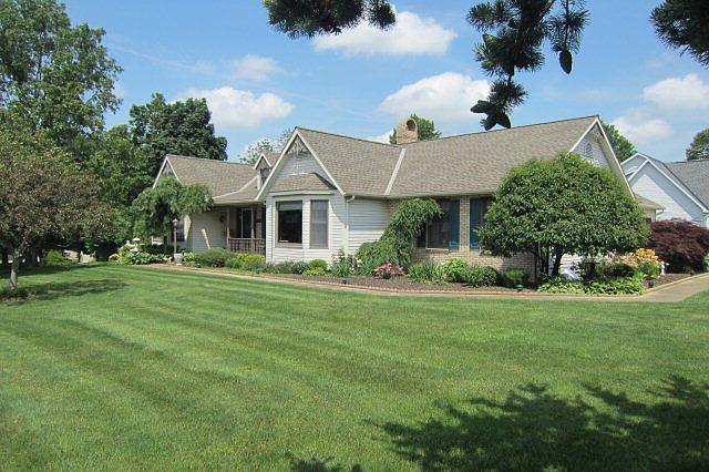 1st image of 880 Woodview Dr