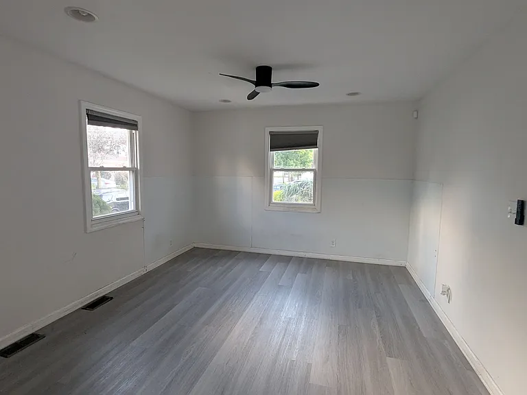 1029 E Blancke St — Photo 13