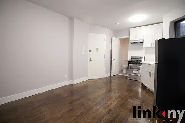 Rented by Link NY Realty | media 27