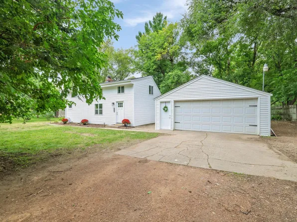 6690 Nez Perce Dr, Chanhassen, MN 55317