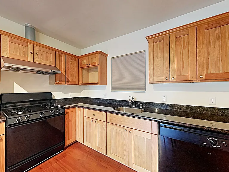519 Napa St — Photo 5