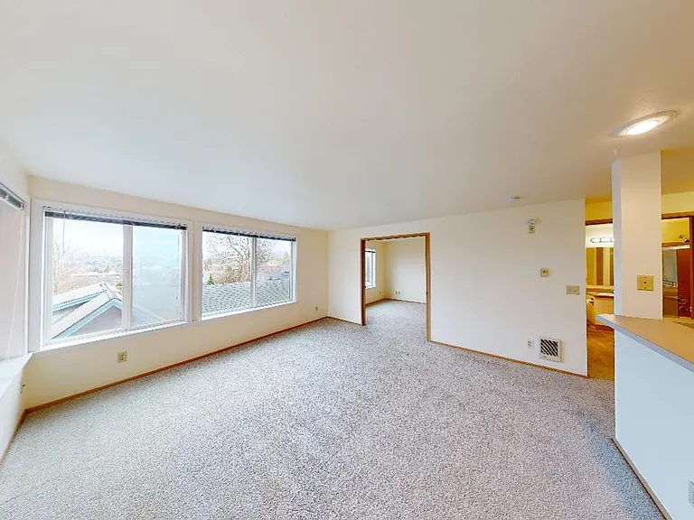 4459-Upper Fremont Close To Woodland Park Zoo — Photo 11