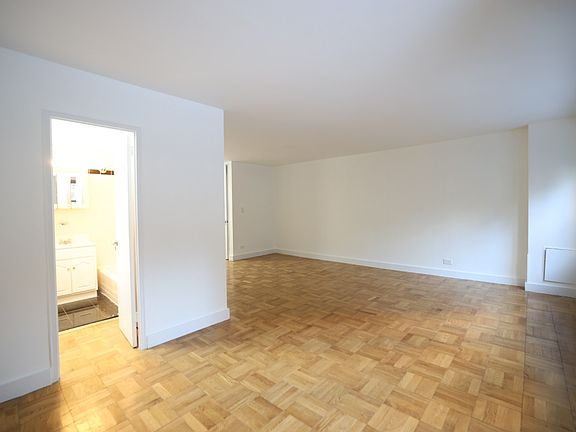 5th image of 160 E 88th St APT 2D