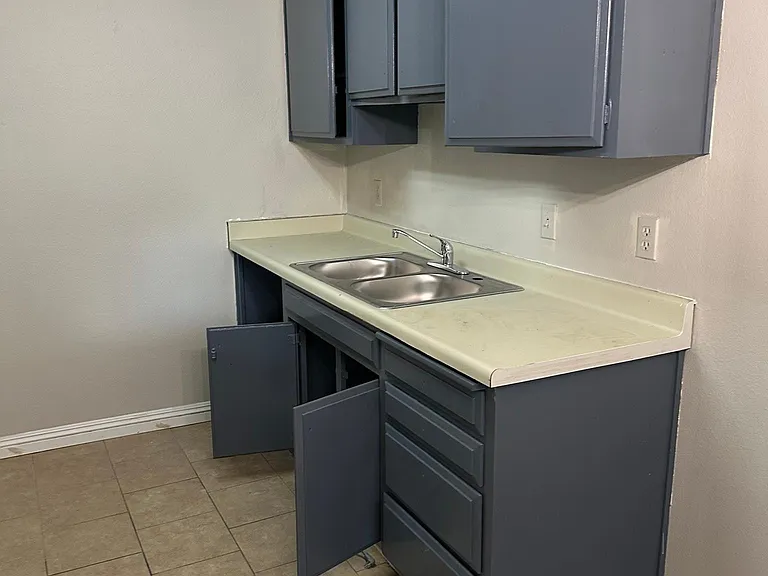 919 Bell St #C & D — Photo 10