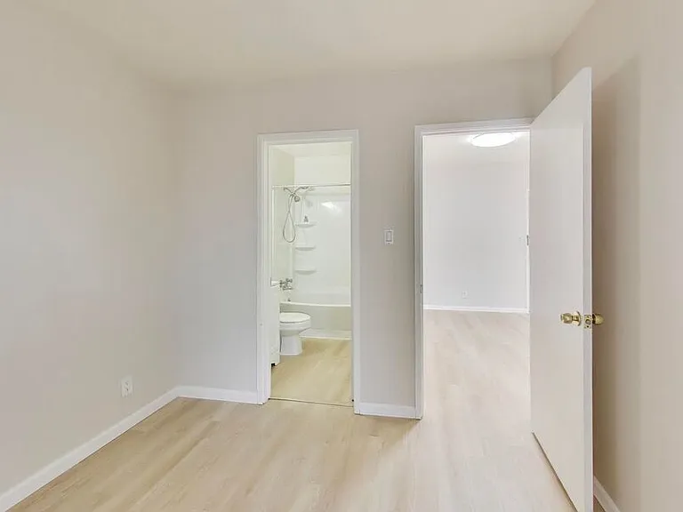 450 Alcatraz Ave #12 — Photo 13