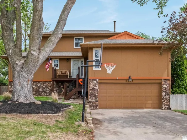 2015 S 165th St, Omaha, NE 68130