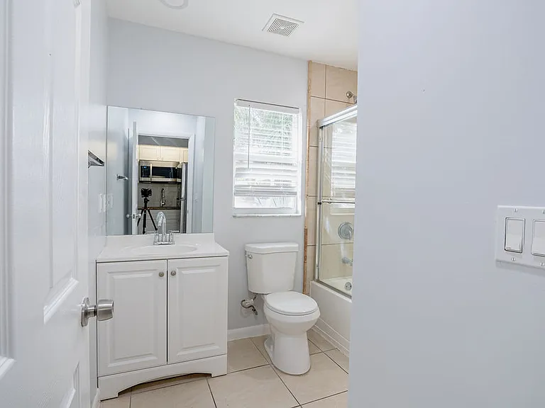 2542 Santa Barbara Blvd #1A — Photo 11