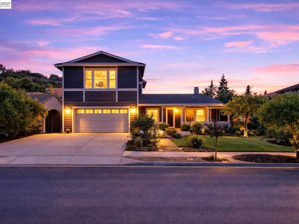 77 Barnes Ln, Fremont, CA 94536