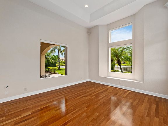 3rd image of 3599 Collonade Dr