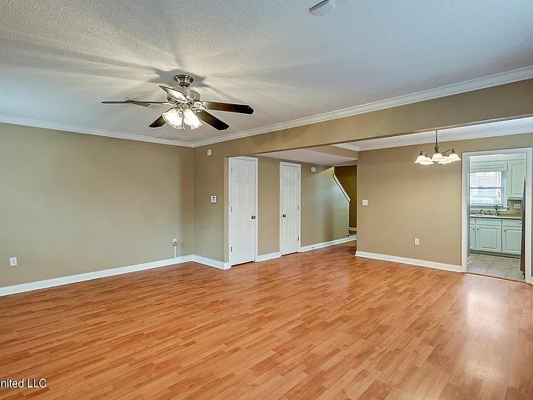 113 Amberwood Dr — Photo 4