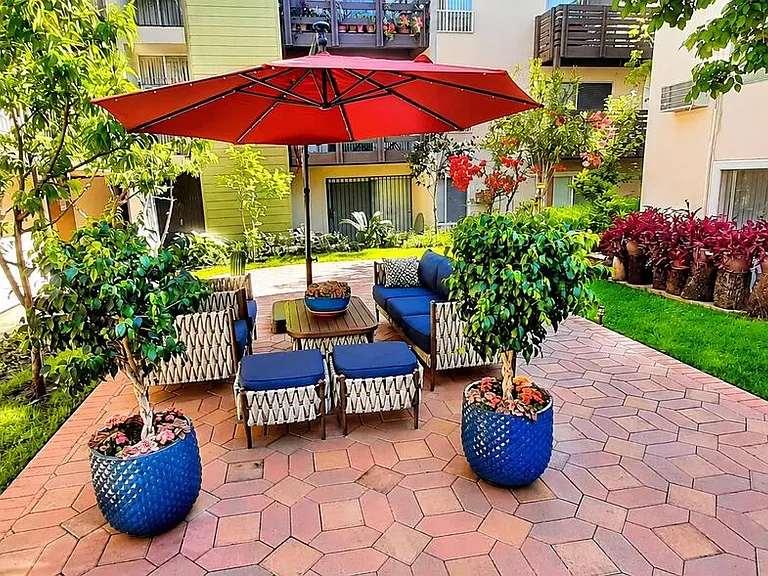 525 S Ardmore Ave #261 — Photo 9