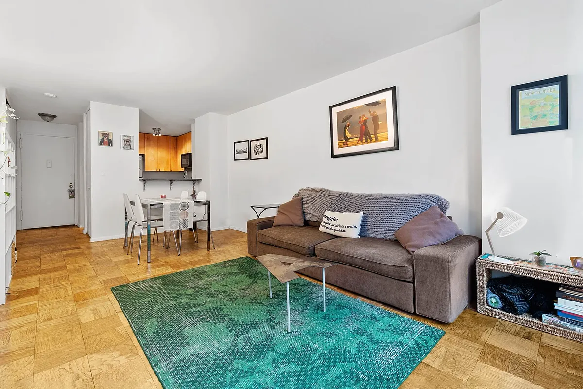 Building Photo - 7 E 14th St #207