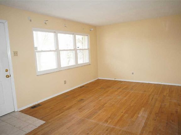 3rd image of 2270 Buttercup Dr