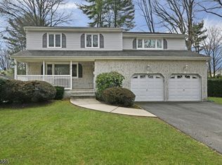 218 Tulip Ln, Paramus, NJ 07652