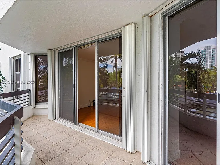 3600 Mystic Pointe Dr #310 — Photo 21