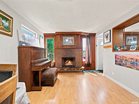 5th image of 310 Douglas Crescent